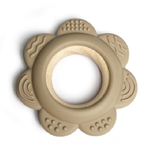 Цветок Camel на деревянном кольце