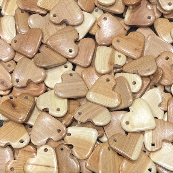 Сердце с отверстием сбоку можжевеловое (13150)