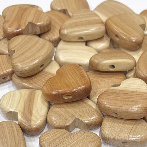 Сердце с горизонтальным отверстием можжевеловое (13123) в интернет-магазине Detkidetki.ru