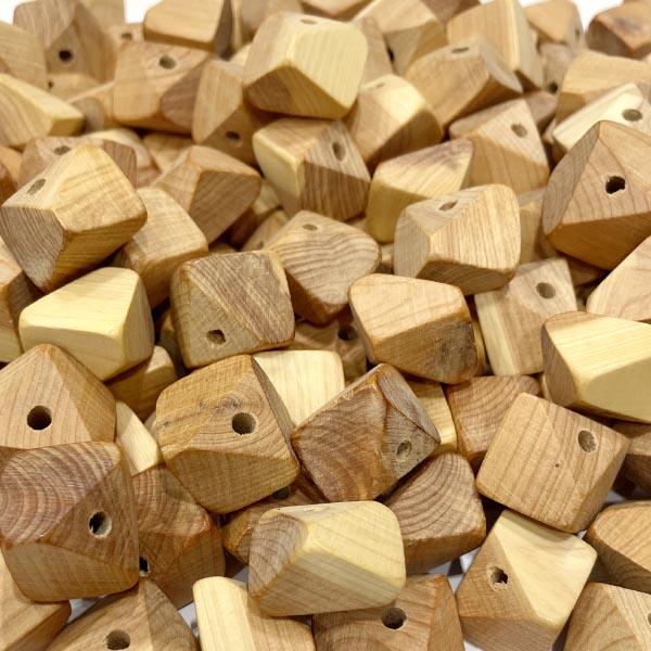 Фигурная бусина 15 мм можжевеловая (9502)